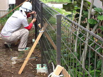 フェンス設置の様子